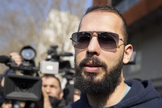 Andrew Tate promeut des thèses masculinistes sur les réseaux sociaux et monnaie ses conseils aux hommes pour les aider à devenir riches. Son nom est l'un des plus recherchés sur Google.